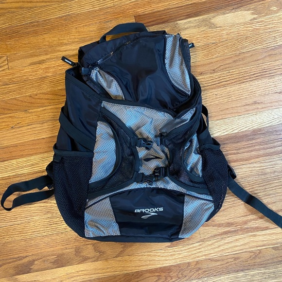 brooks running backpack